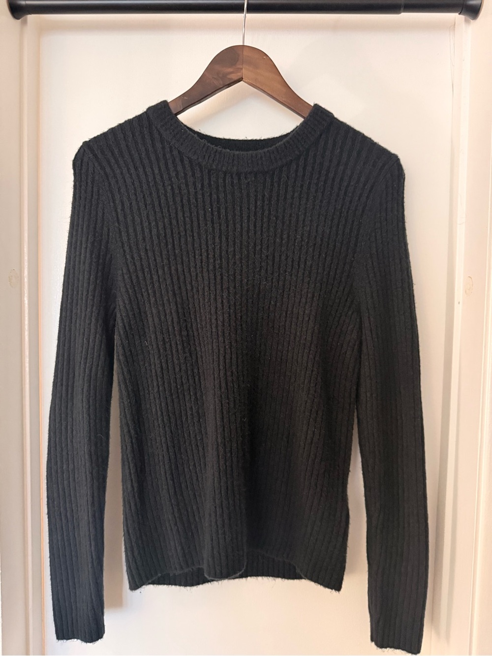 Women’s Rib-Knit Crewneck Sweater - Black